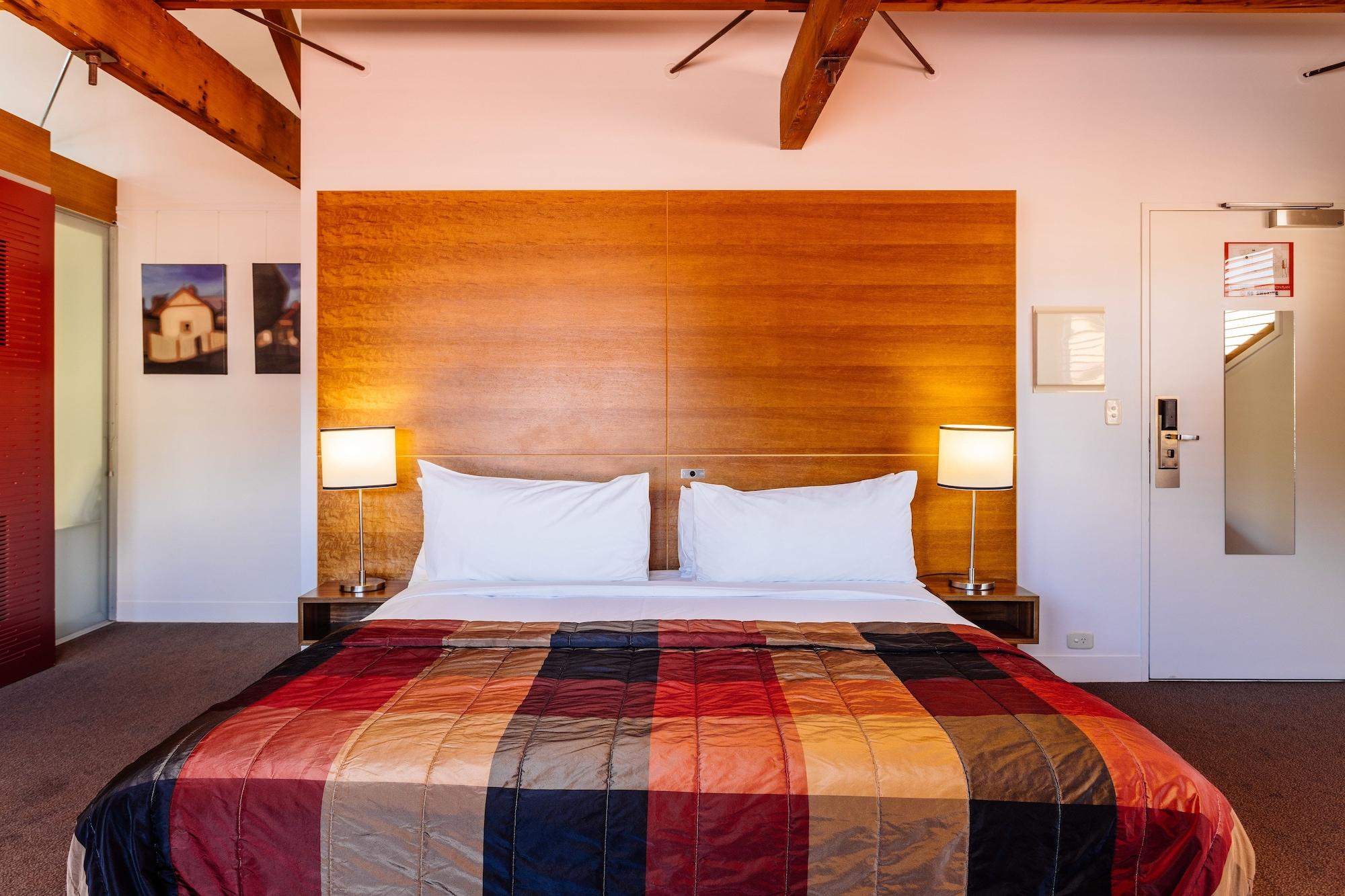 The Henry Jones Art Hotel Гобарт Екстер'єр фото A bedroom at the hotel