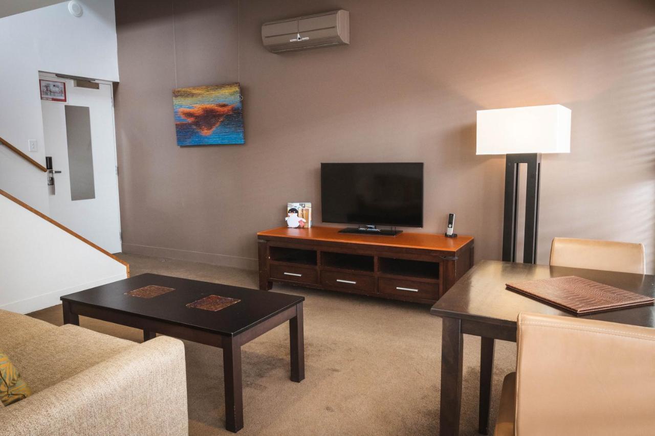The Henry Jones Art Hotel Гобарт Екстер'єр фото A living room in a typical apartment at the Village at Grand Traverse Commons