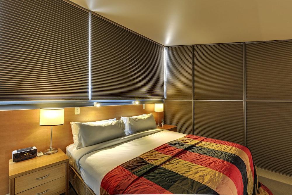 The Henry Jones Art Hotel Гобарт Екстер'єр фото Venetian blinds