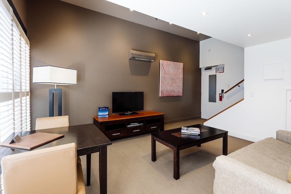 The Henry Jones Art Hotel Гобарт Екстер'єр фото A living room in a typical apartment