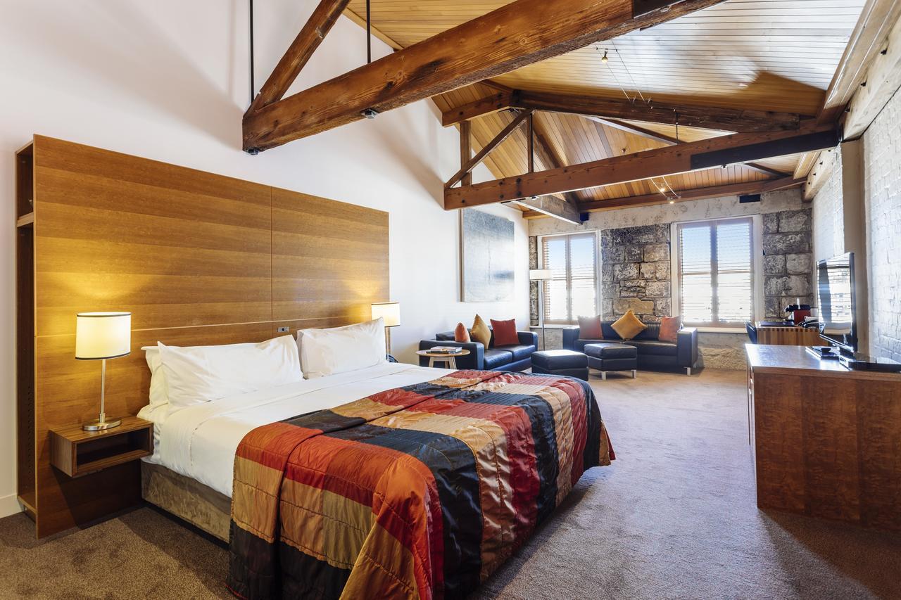 The Henry Jones Art Hotel Гобарт Екстер'єр фото A room at the hotel