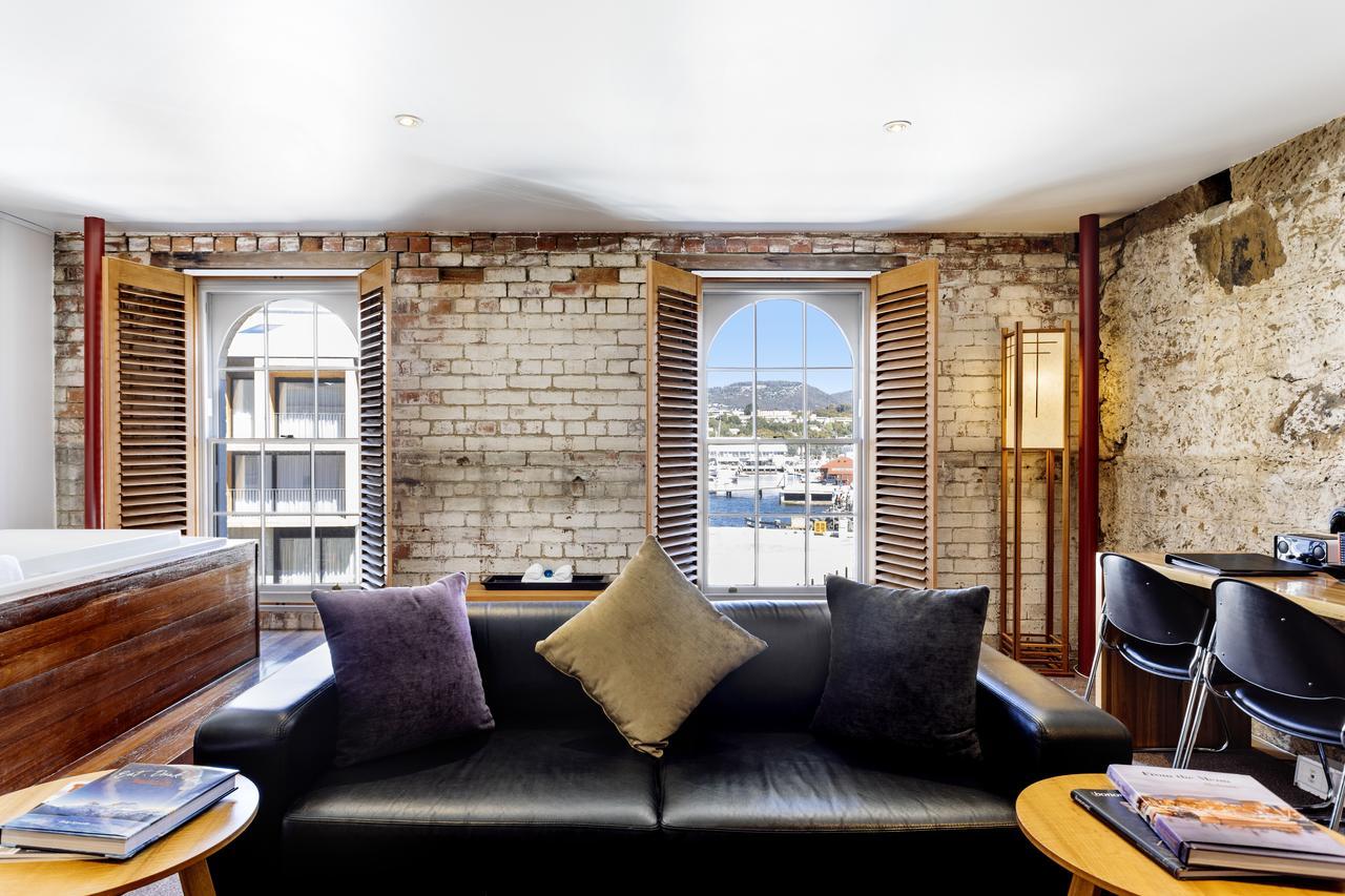 The Henry Jones Art Hotel Гобарт Екстер'єр фото The interior of a suite at the hotel