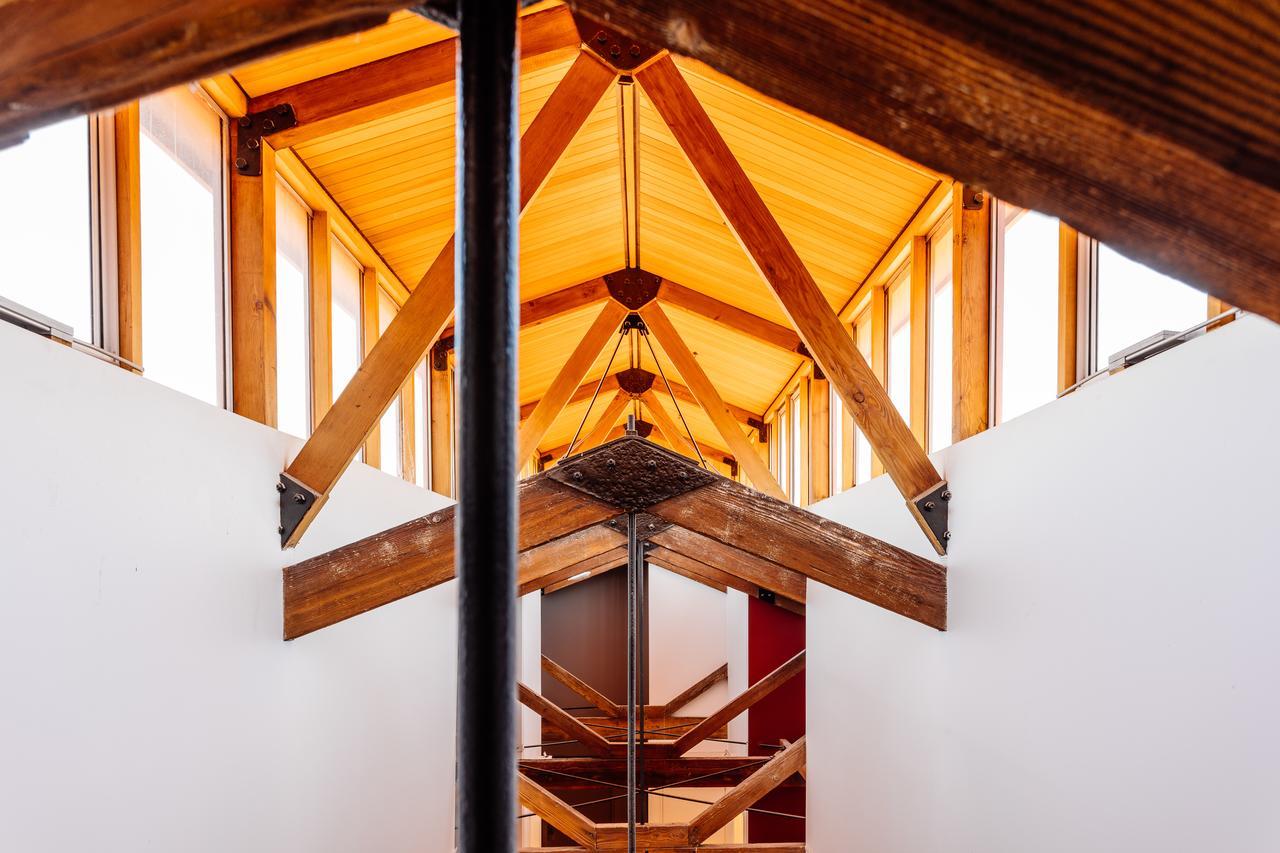 The Henry Jones Art Hotel Гобарт Екстер'єр фото The interior of the staircase